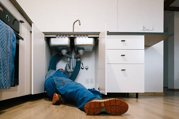 Professional Emergency Plumber technician working in Lynn Haven, FL